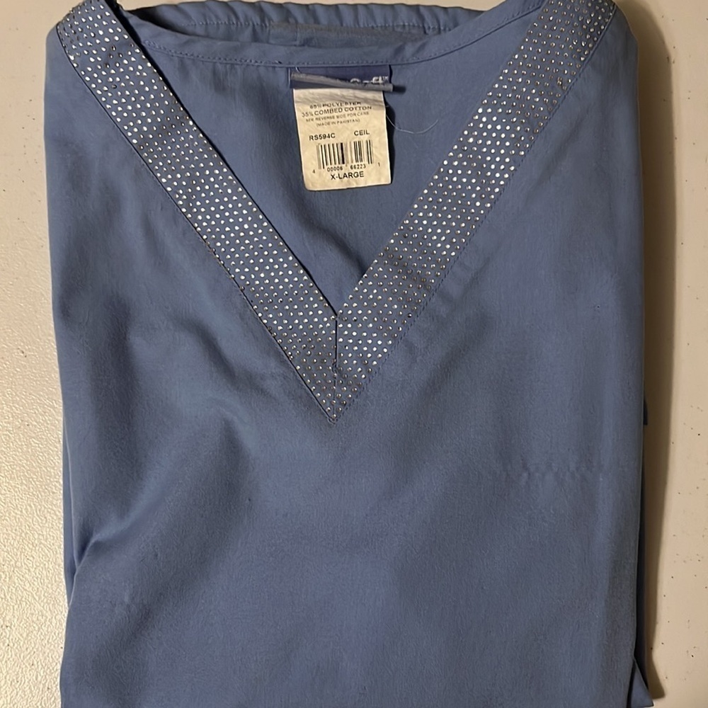 Ceil blue scrub top, jewel neckline. Sz XL